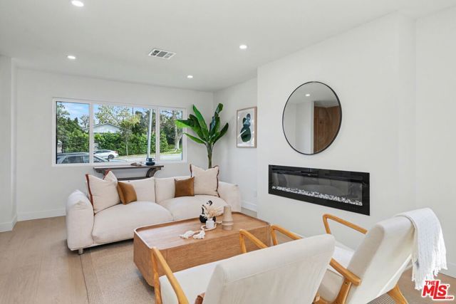 2831 Overland Avenue, Los Angeles, CA 90064