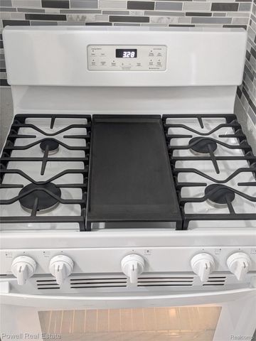 19161 Hamburg Street, Detroit, MI 48205