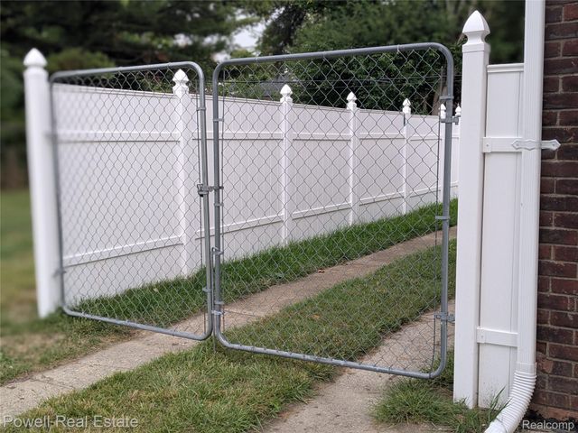 19161 Hamburg Street, Detroit, MI 48205