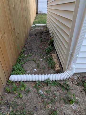 19161 Hamburg Street, Detroit, MI 48205