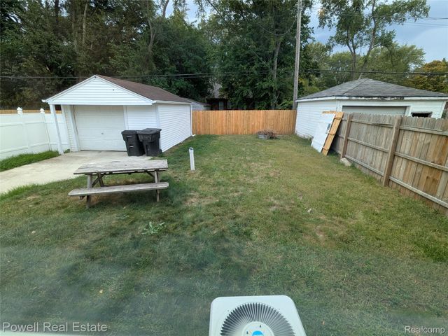 19161 Hamburg Street, Detroit, MI 48205