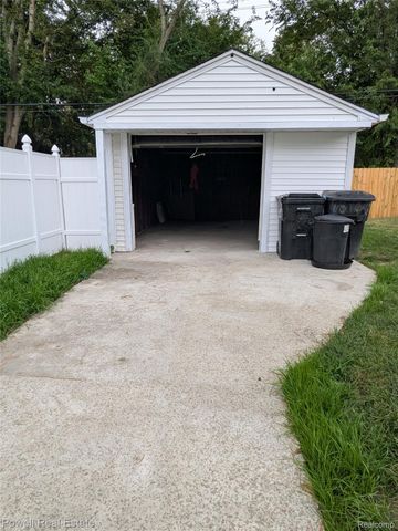 19161 Hamburg Street, Detroit, MI 48205