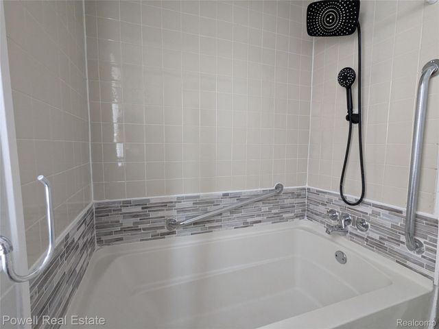 19161 Hamburg Street, Detroit, MI 48205