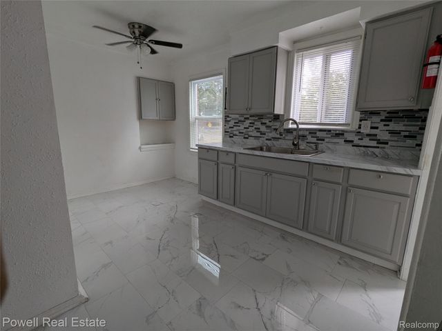 19161 Hamburg Street, Detroit, MI 48205