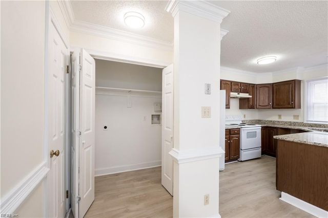 670 Lord Dunmore DR, Virginia Beach, VA 23464