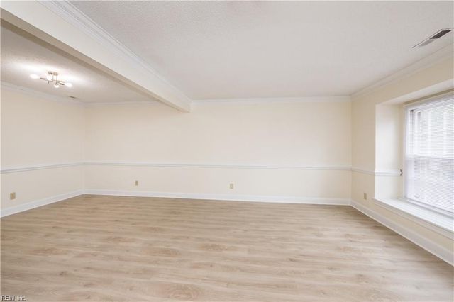 670 Lord Dunmore DR, Virginia Beach, VA 23464