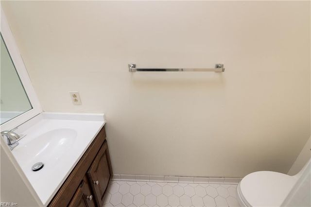 670 Lord Dunmore DR, Virginia Beach, VA 23464