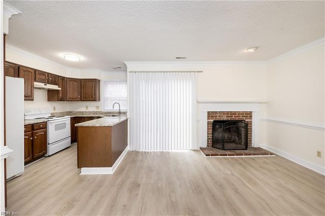 670 Lord Dunmore DR, Virginia Beach, VA 23464