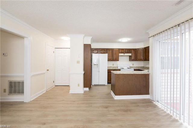 670 Lord Dunmore DR, Virginia Beach, VA 23464