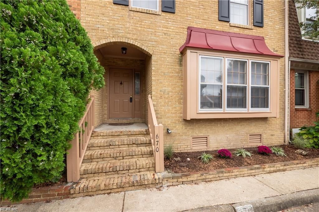 670 Lord Dunmore DR, Virginia Beach, VA 23464