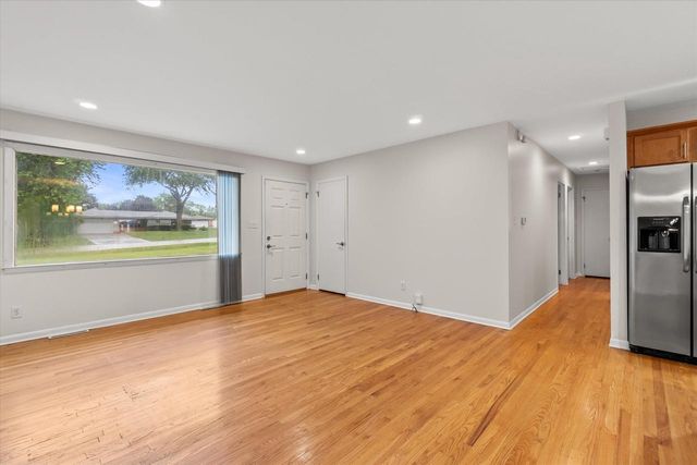 5314 W Calumet ROAD, Milwaukee, WI 53223