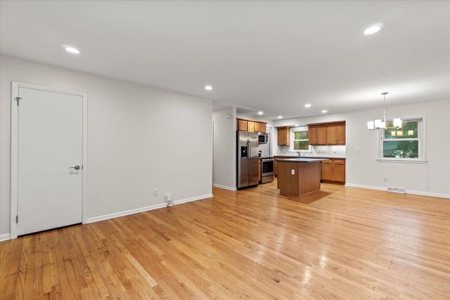 5314 W Calumet ROAD, Milwaukee, WI 53223