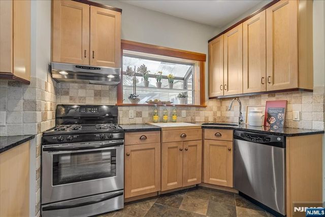 15 Garfield Place, Montclair, NJ 07043