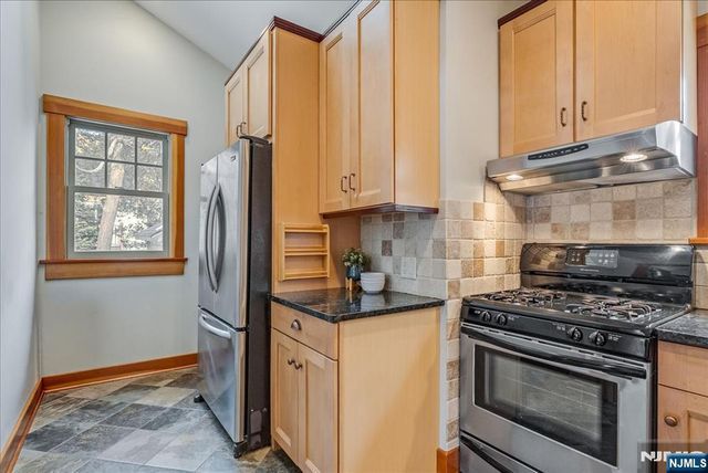 15 Garfield Place, Montclair, NJ 07043