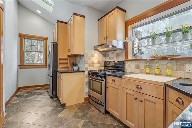 15 Garfield Place, Montclair, NJ 07043