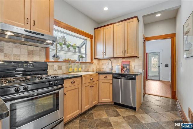 15 Garfield Place, Montclair, NJ 07043