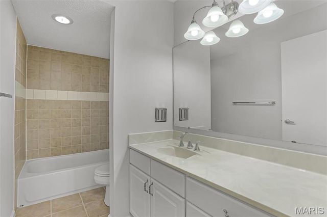 10381 Oxford Hill Drive 6, St Louis, MO 63146