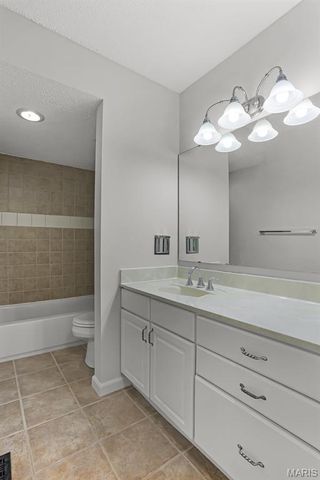 10381 Oxford Hill Drive 6, St Louis, MO 63146