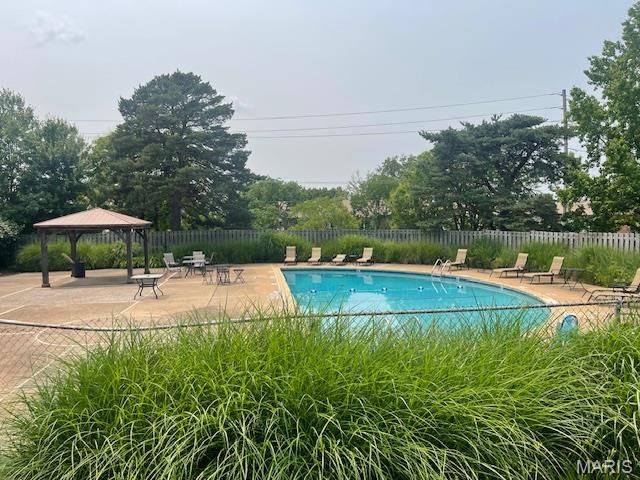 10381 Oxford Hill Drive 6, St Louis, MO 63146