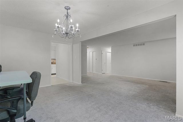 10381 Oxford Hill Drive 6, St Louis, MO 63146