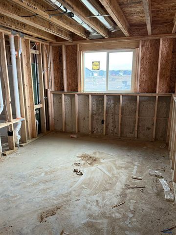 892 VICKSBURG ST, Box Elder, SD 57719