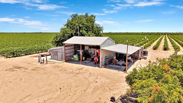 11388 S Chateau Fresno Avenue, Caruthers, CA 93609