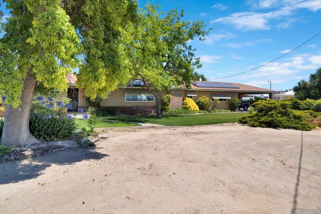 11388 S Chateau Fresno Avenue, Caruthers, CA 93609