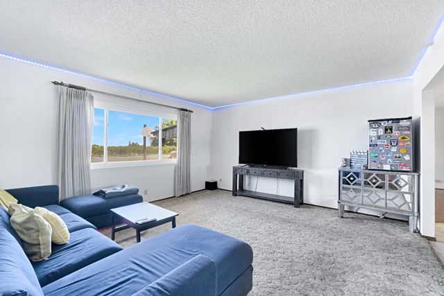 11388 S Chateau Fresno Avenue, Caruthers, CA 93609