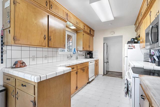11388 S Chateau Fresno Avenue, Caruthers, CA 93609