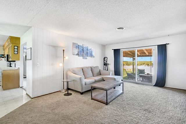 11388 S Chateau Fresno Avenue, Caruthers, CA 93609