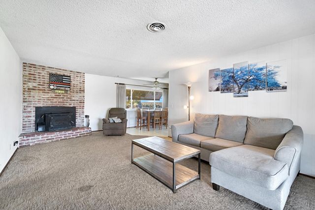 11388 S Chateau Fresno Avenue, Caruthers, CA 93609