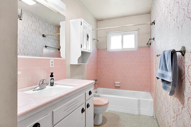 11388 S Chateau Fresno Avenue, Caruthers, CA 93609