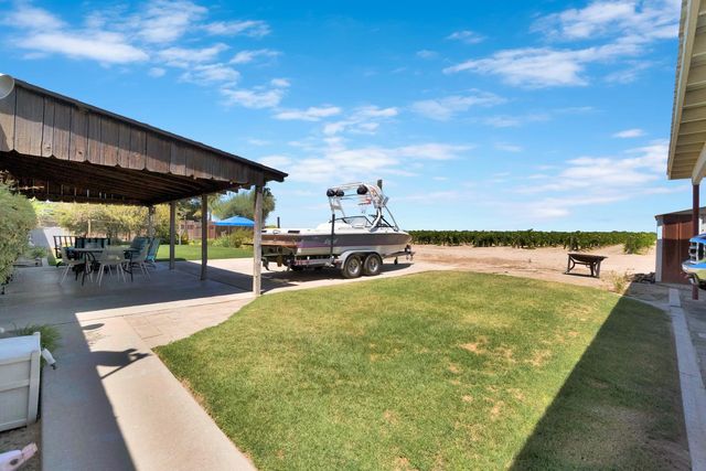 11388 S Chateau Fresno Avenue, Caruthers, CA 93609