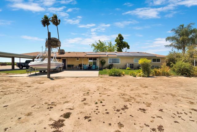 11388 S Chateau Fresno Avenue, Caruthers, CA 93609