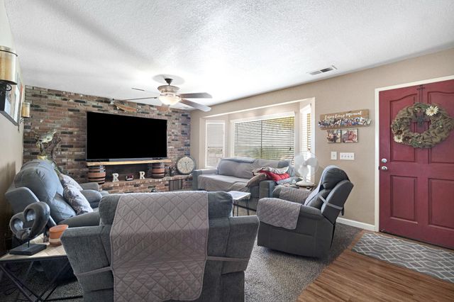 11388 S Chateau Fresno Avenue, Caruthers, CA 93609