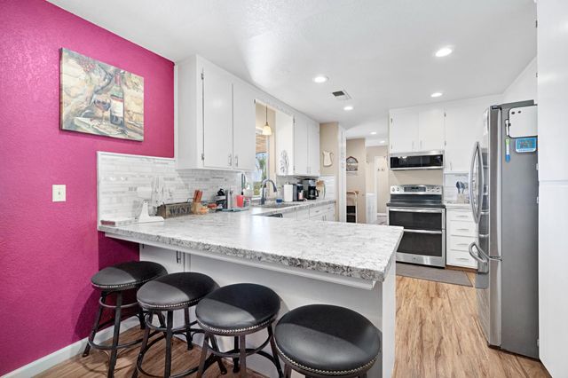 11388 S Chateau Fresno Avenue, Caruthers, CA 93609
