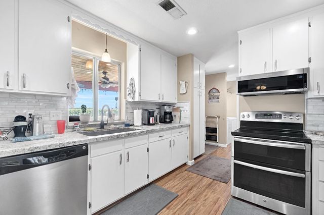 11388 S Chateau Fresno Avenue, Caruthers, CA 93609