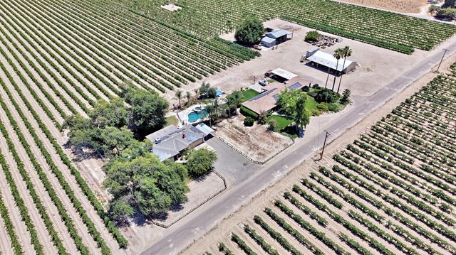 11388 S Chateau Fresno Avenue, Caruthers, CA 93609