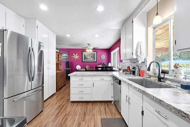 11388 S Chateau Fresno Avenue, Caruthers, CA 93609