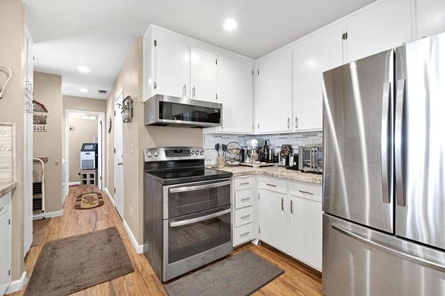 11388 S Chateau Fresno Avenue, Caruthers, CA 93609