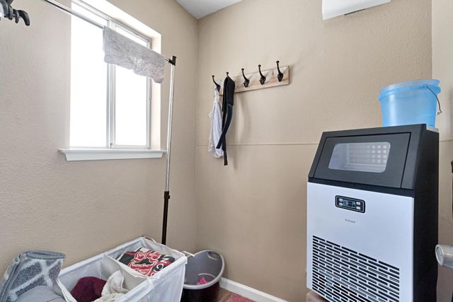 11388 S Chateau Fresno Avenue, Caruthers, CA 93609