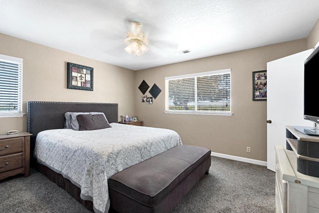 11388 S Chateau Fresno Avenue, Caruthers, CA 93609