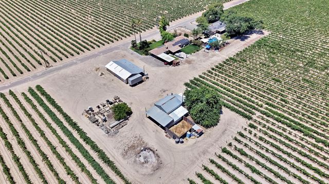 11388 S Chateau Fresno Avenue, Caruthers, CA 93609