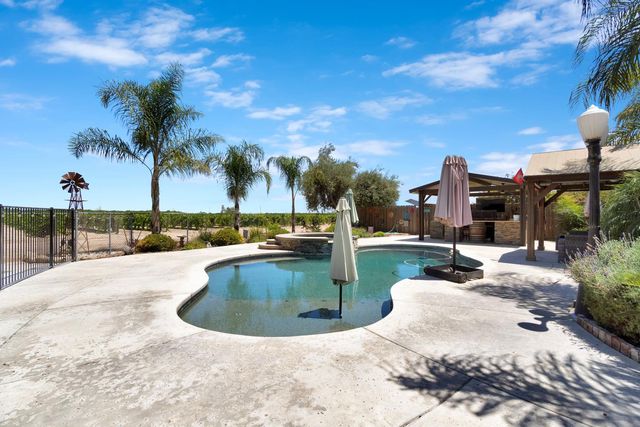 11388 S Chateau Fresno Avenue, Caruthers, CA 93609