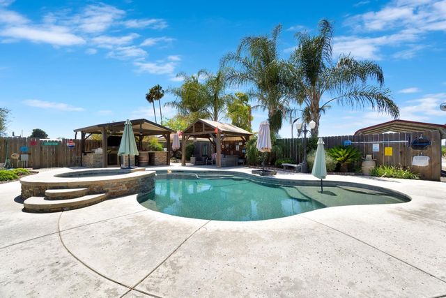 11388 S Chateau Fresno Avenue, Caruthers, CA 93609