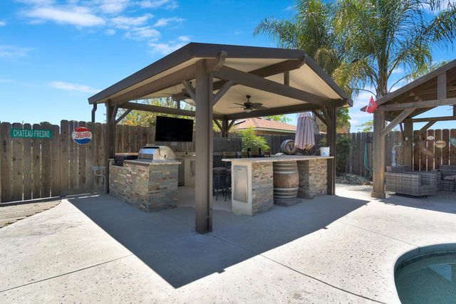 11388 S Chateau Fresno Avenue, Caruthers, CA 93609