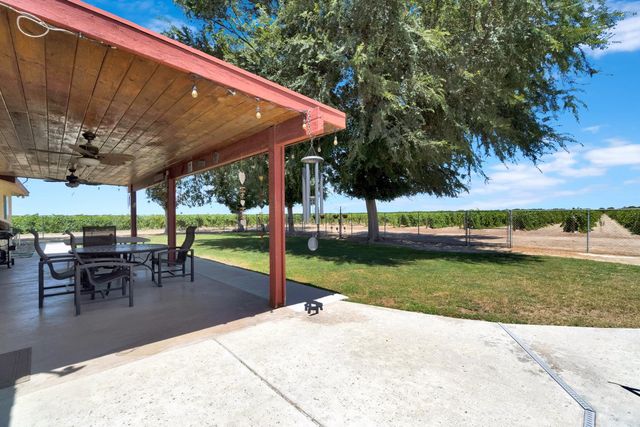 11388 S Chateau Fresno Avenue, Caruthers, CA 93609