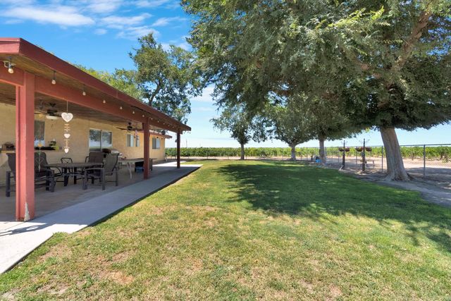 11388 S Chateau Fresno Avenue, Caruthers, CA 93609