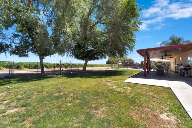 11388 S Chateau Fresno Avenue, Caruthers, CA 93609