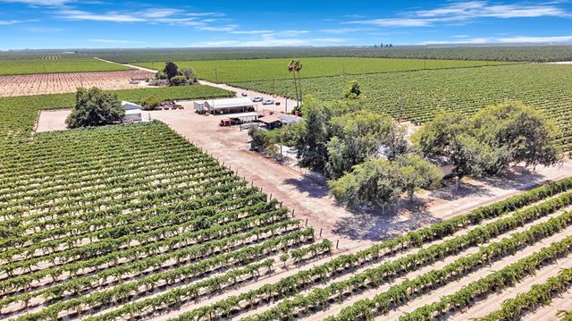 11388 S Chateau Fresno Avenue, Caruthers, CA 93609